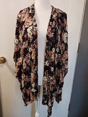 Maurices Kimono Wrap Shawl Vest One Size Womens Black Floral Side Vents Light